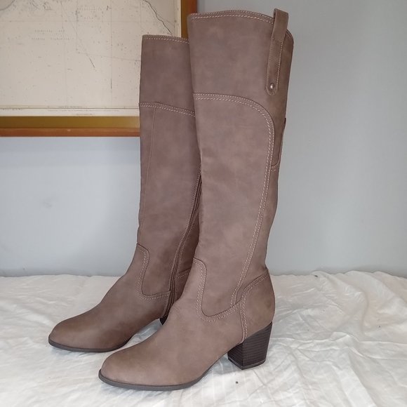 Bundle of 8 Pairs of Shoes All Styles Some Never Worn Size 10 - Picture 6 of 8